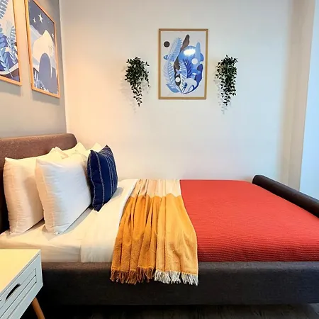Sophisticated Comfort In The Heart Of The - Romana Square Living