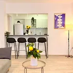 Sophisticated Comfort In The Heart Of The - Romana Square Living
