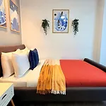 Sophisticated Comfort In The Heart Of The - Romana Square Living