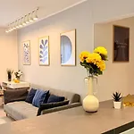 Sophisticated Comfort In The Heart Of The - Romana Square Living