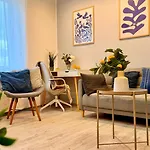 Sophisticated Comfort In The Heart Of The - Romana Square Living *