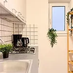 Апартаменти Sophisticated Comfort In The Heart Of The - Romana Square Living