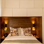 Sophisticated Comfort In The Heart Of The - Romana Square Living *