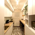 Sophisticated Comfort In The Heart Of The - Romana Square Living Apartment *