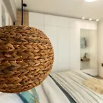 Апартаменти Sophisticated Comfort In The Heart Of The - Romana Square Living Бухарест