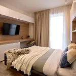 Апартаменти Sophisticated Comfort In The Heart Of The - Romana Square Living