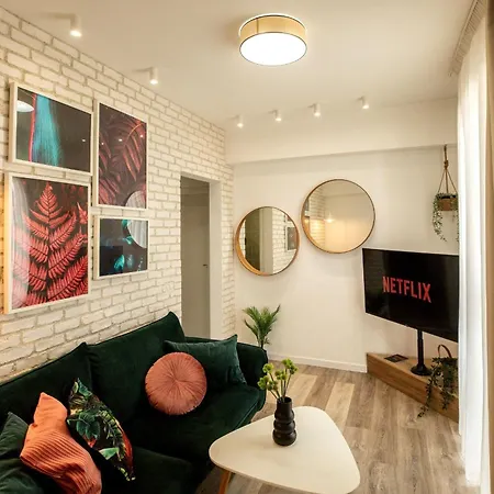 Sophisticated Comfort In The Heart Of The - Romana Square Living