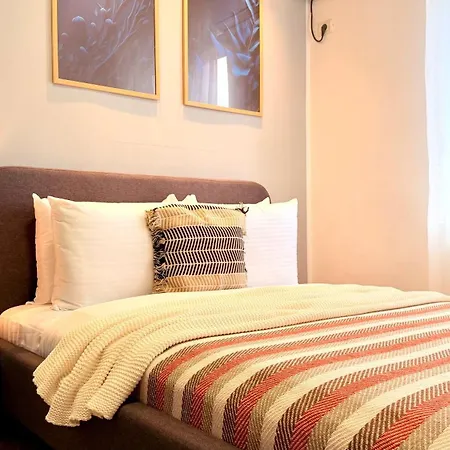 Sophisticated Comfort In The Heart Of The - Romana Square Living