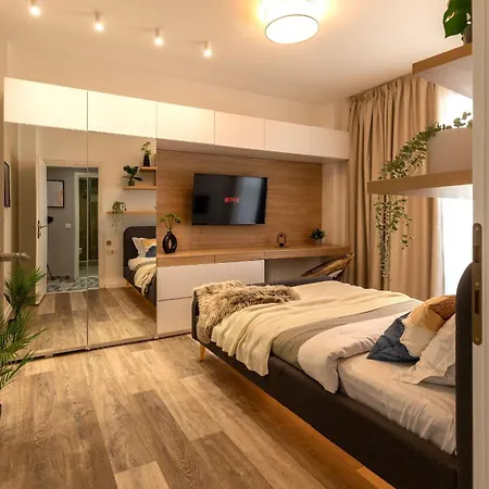 Lejlighed Sophisticated Comfort In The Heart Of The - Romana Square Living *