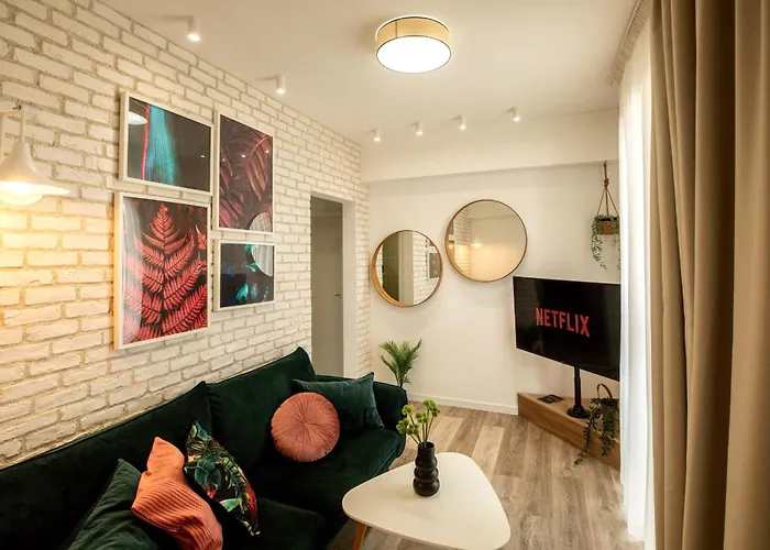 Sophisticated Comfort In The Heart Of The - Romana Square Living