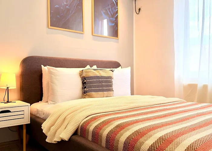 Sophisticated Comfort In The Heart Of The - Romana Square Living