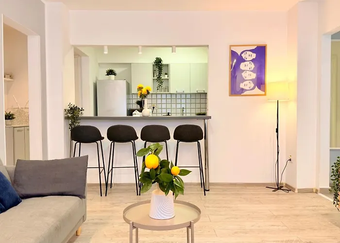 Sophisticated Comfort In The Heart Of The - Romana Square Living