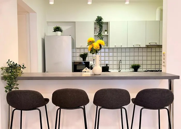 Sophisticated Comfort In The Heart Of The - Romana Square Living דירה