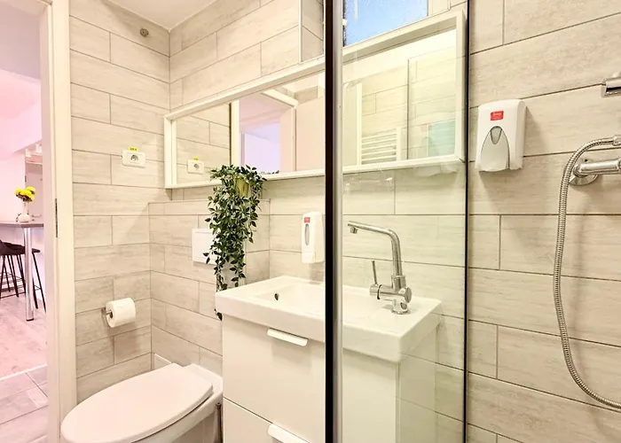 شقة Sophisticated Comfort In The Heart Of The - Romana Square Living *