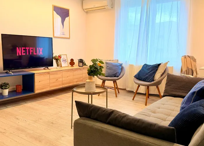 Sophisticated Comfort In The Heart Of The - Romana Square Living *