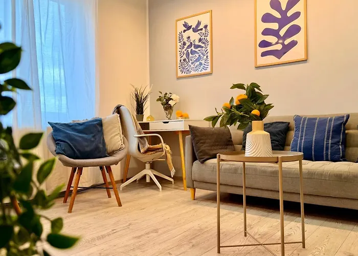 Sophisticated Comfort In The Heart Of The - Romana Square Living *