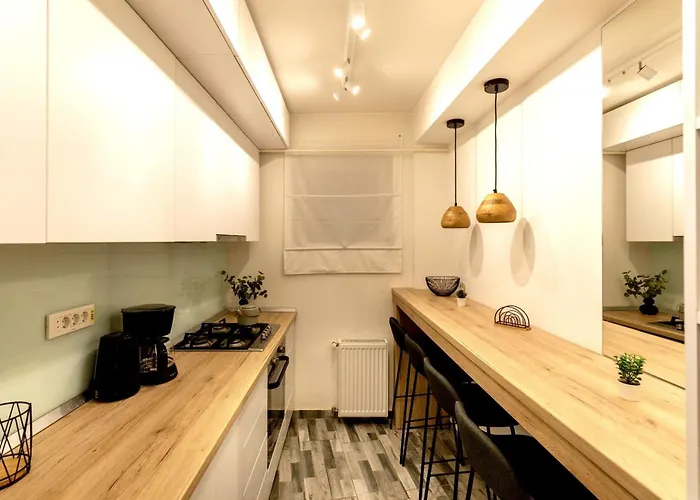 Sophisticated Comfort In The Heart Of The - Romana Square Living *