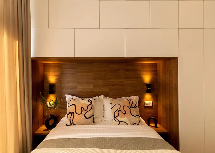 Sophisticated Comfort In The Heart Of The - Romana Square Living *
