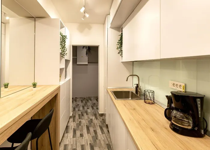 Sophisticated Comfort In The Heart Of The - Romana Square Living *
