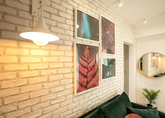 Sophisticated Comfort In The Heart Of The - Romana Square Living *