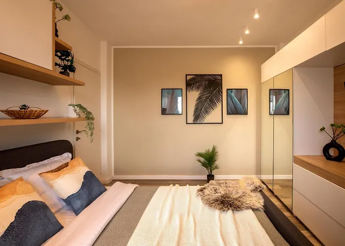 Sophisticated Comfort In The Heart Of The - Romana Square Living