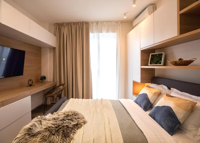 Sophisticated Comfort In The Heart Of The - Romana Square Living *
