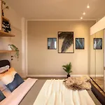 Sophisticated Comfort In The Heart Of The - Romana Square Living