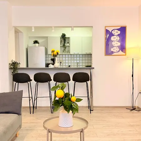 Sophisticated Comfort In The Heart Of The - Romana Square Living