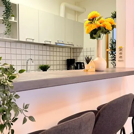 Sophisticated Comfort In The Heart Of The - Romana Square Living Daire *