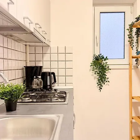 Daire Sophisticated Comfort In The Heart Of The - Romana Square Living