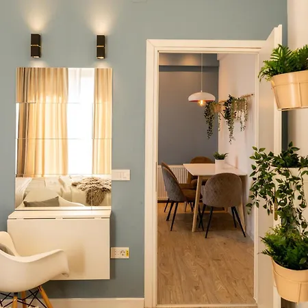 Sophisticated Comfort In The Heart Of The - Romana Square Living Daire *