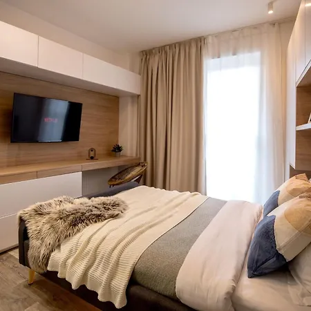 Daire Sophisticated Comfort In The Heart Of The - Romana Square Living