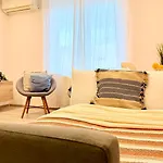 Sophisticated Comfort In The Heart Of The - Romana Square Living Apartment *